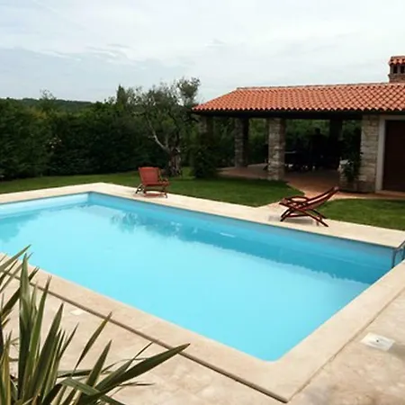 With Private Pool, 6-8 People, Free Wifi, Parking