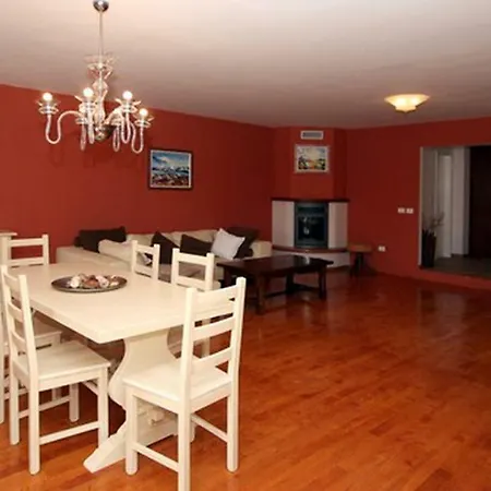 With Private Pool, 6-8 People, Free Wifi, Parking Materada