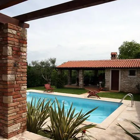With Private Pool, 6-8 People, Free Wifi, Parking