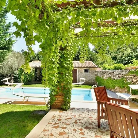 With Private Pool, 6-8 People, Free Wifi, Parking 别墅