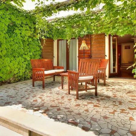 With Private Pool, 6-8 People, Free Wifi, Parking 别墅
