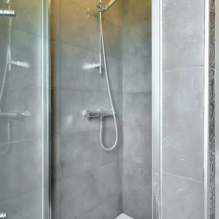 别墅 With Private Pool, 6-8 People, Free Wifi, Parking Materada