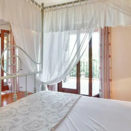 With Private Pool, 6-8 People, Free Wifi, Parking