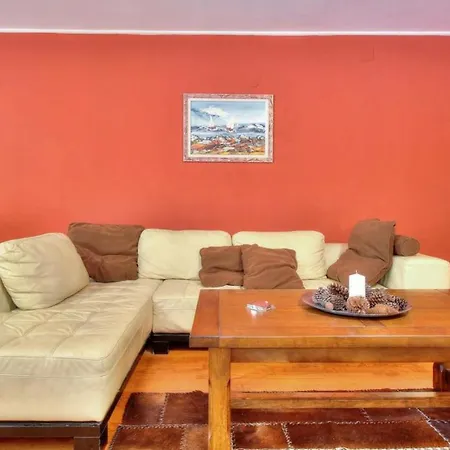 With Private Pool, 6-8 People, Free Wifi, Parking 别墅