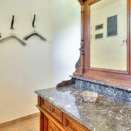 With Private Pool, 6-8 People, Free Wifi, Parking