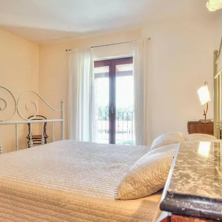 With Private Pool, 6-8 People, Free Wifi, Parking 别墅 Materada