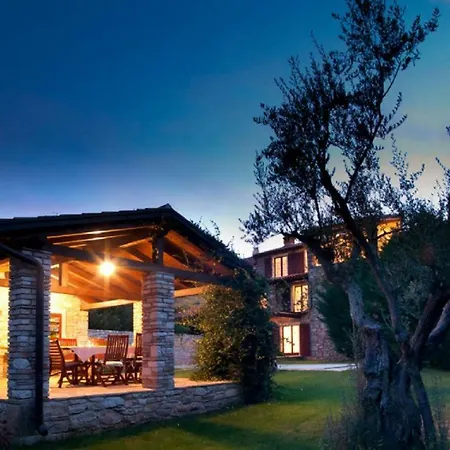 Vila With Private Pool, 6-8 People, Free Wifi, Parking