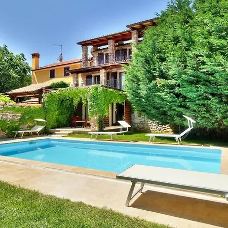 With Private Pool, 6-8 People, Free Wifi, Parking Materada