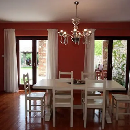 With Private Pool, 6-8 People, Free Wifi, Parking *