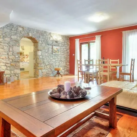 With Private Pool, 6-8 People, Free Wifi, Parking * Materada